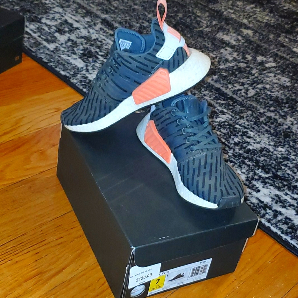 NMD R2